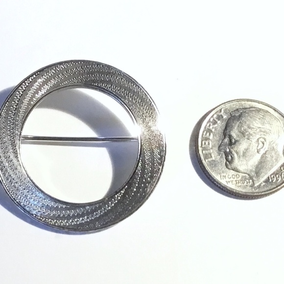 Vintage LaMode Engraved Sterling Silver Circle Pin - Picture 2 of 3